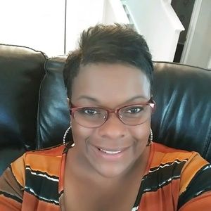 Meet your Posher, Deborah